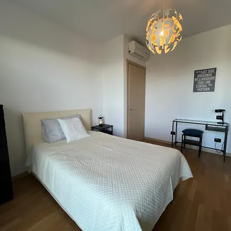 Sky Building Stephenson Apartment Milan